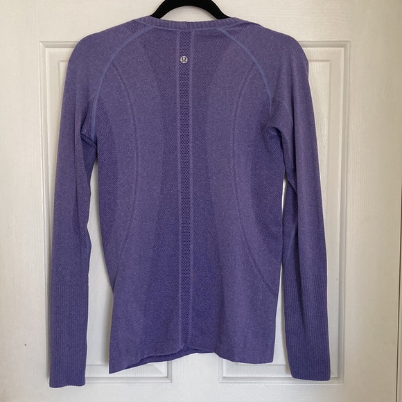 Lululemon Athletica Womens Swiftly Tech Crewneck Pullover Stretch Top Purple 8 - Picture 6 of 15